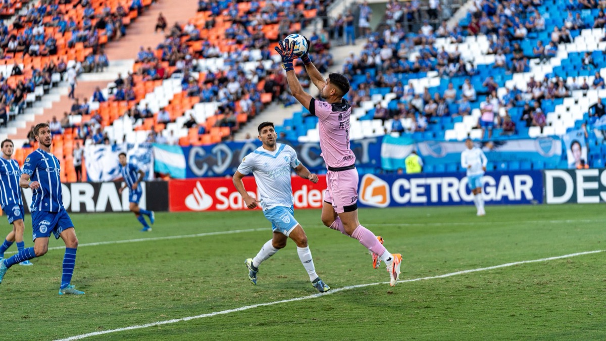Real Madrid Trikot und Fußball im Stadion