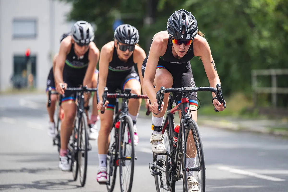 cycling, road bike, women, sports, racing, speed, group, team, competition, high performance sport, athletic, human, active, outdoors, activity, move, bicycle h