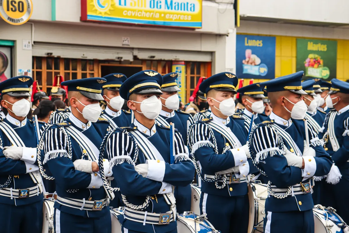 Soldiers in uniform during a parade in Ecuador, wearing masks for health safety.