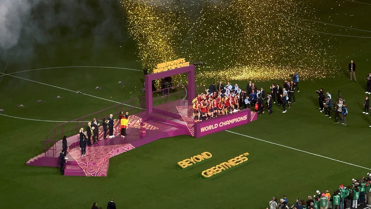 Der FIFA World Cup Pokal im Stadion.