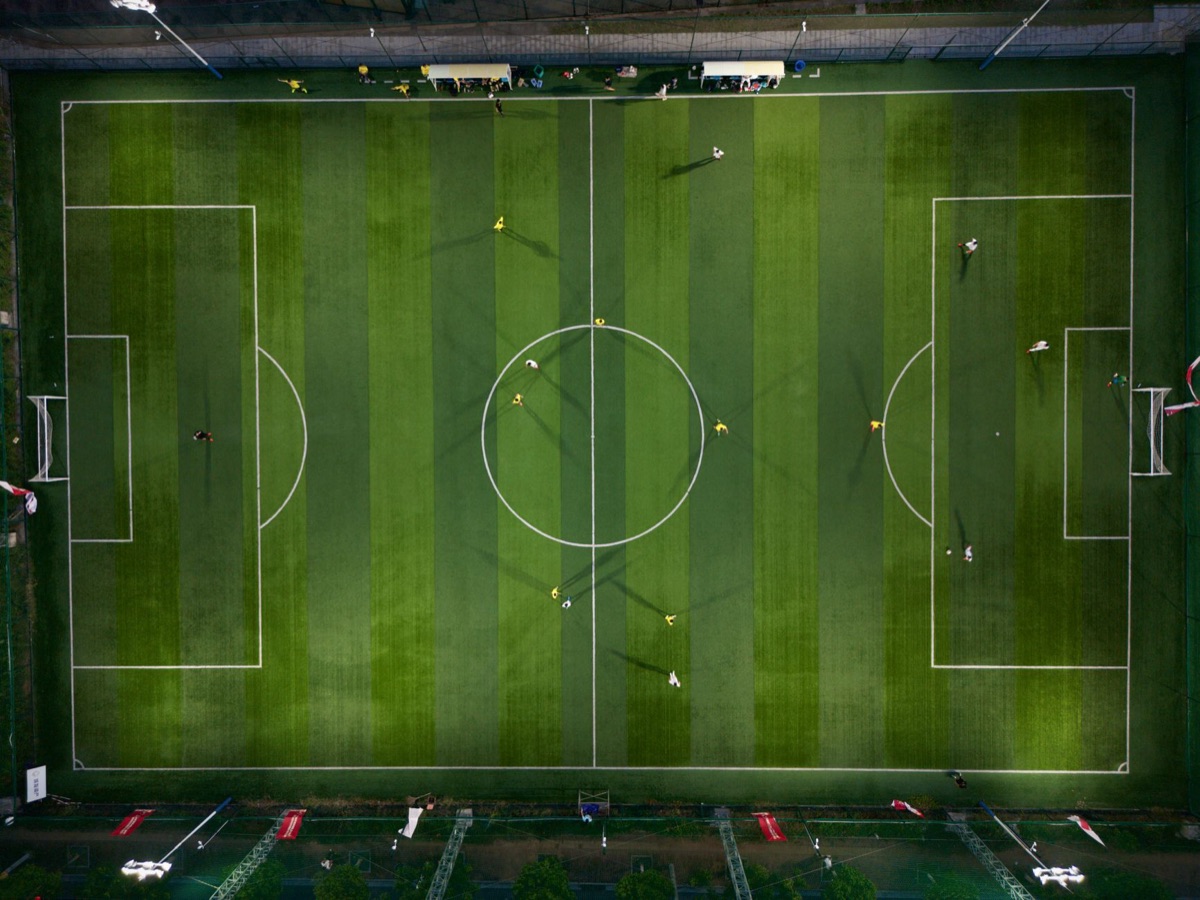Vue aérienne d'un stade de football professionnel