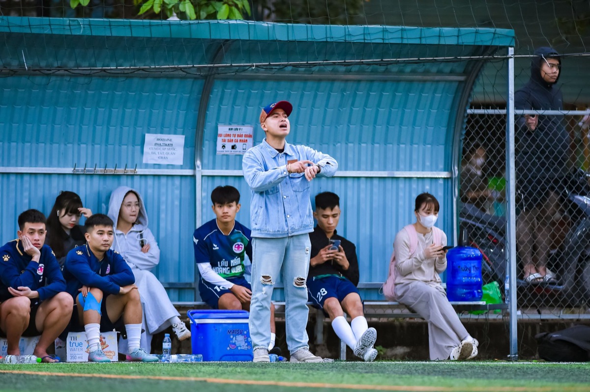 足球戰術板與教練策略分析圖